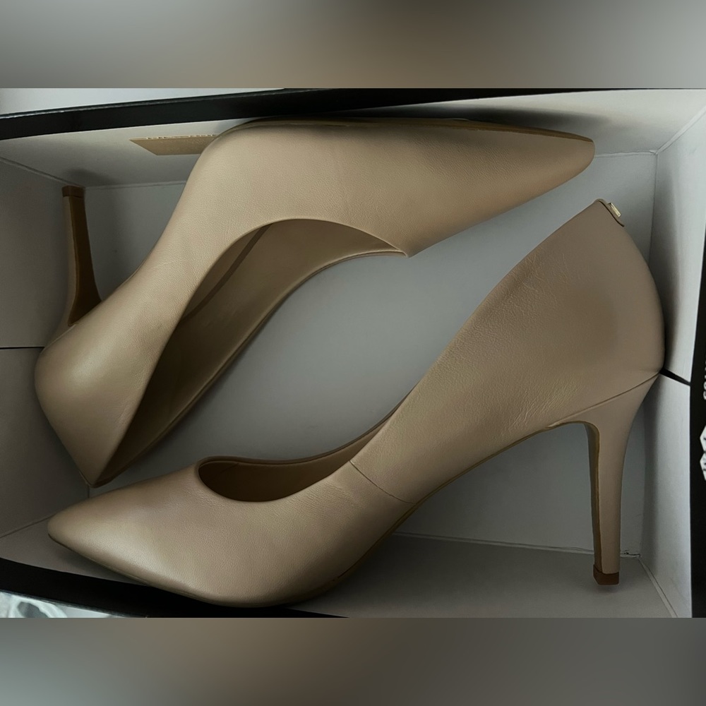 Karl Lagerfeld Women’s Royals Nude Pumps Size 11